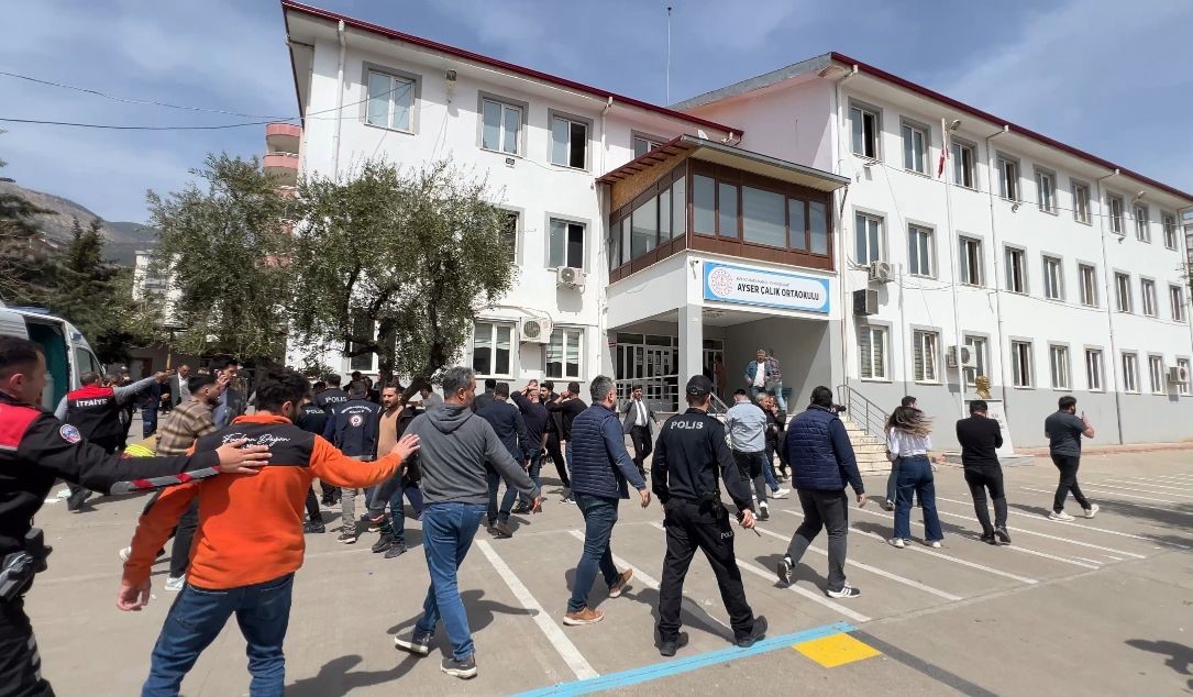 Kahramanmaraş’ta okulda silahlı saldırı: 4 ölü, 20 yaralı