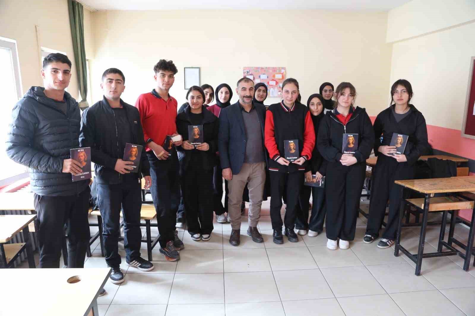 Lise öğrencisi kadın ölümlerini romanlaştırdı