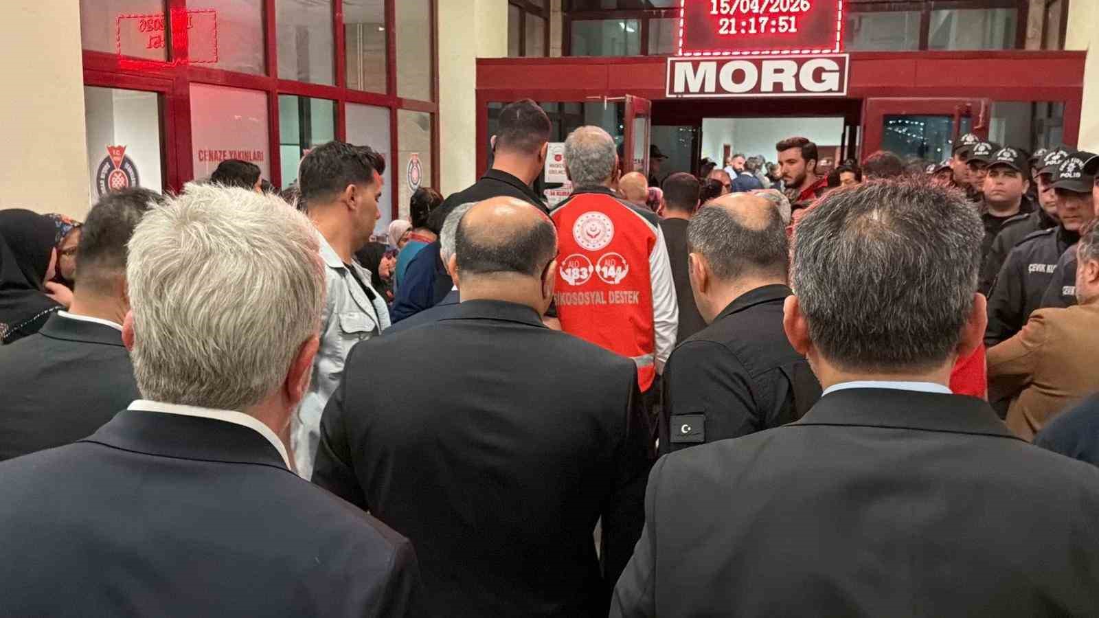 &Ouml;lenlerin yakınlarından Vali &Uuml;nl&uuml;er&rsquo;e tepki
