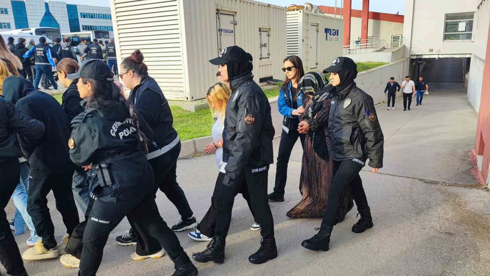 Bayğaralar suç örgütüne yönelik operasyonda gözaltına alınan 287 şüpheli adliyeye sevk edildi