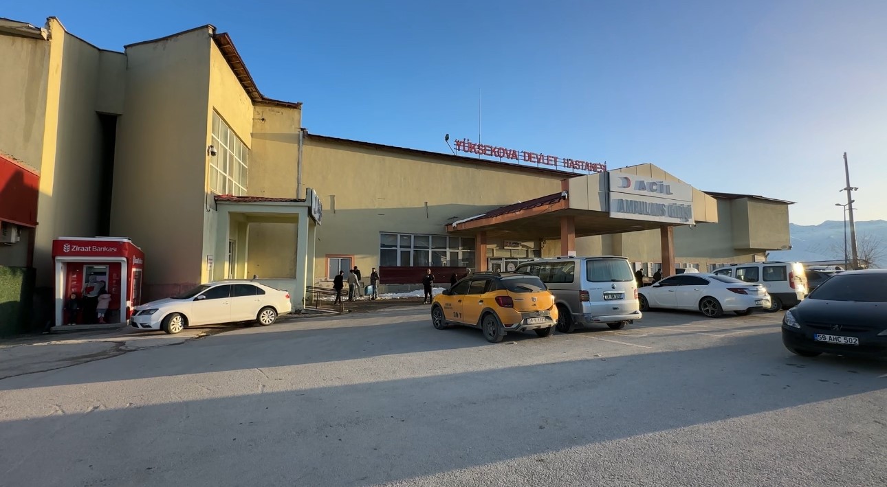 Y&uuml;ksekova&rsquo;da zehirlenme ş&uuml;phesiyle 12 &ouml;ğrenci hastaneye kaldırıldı
