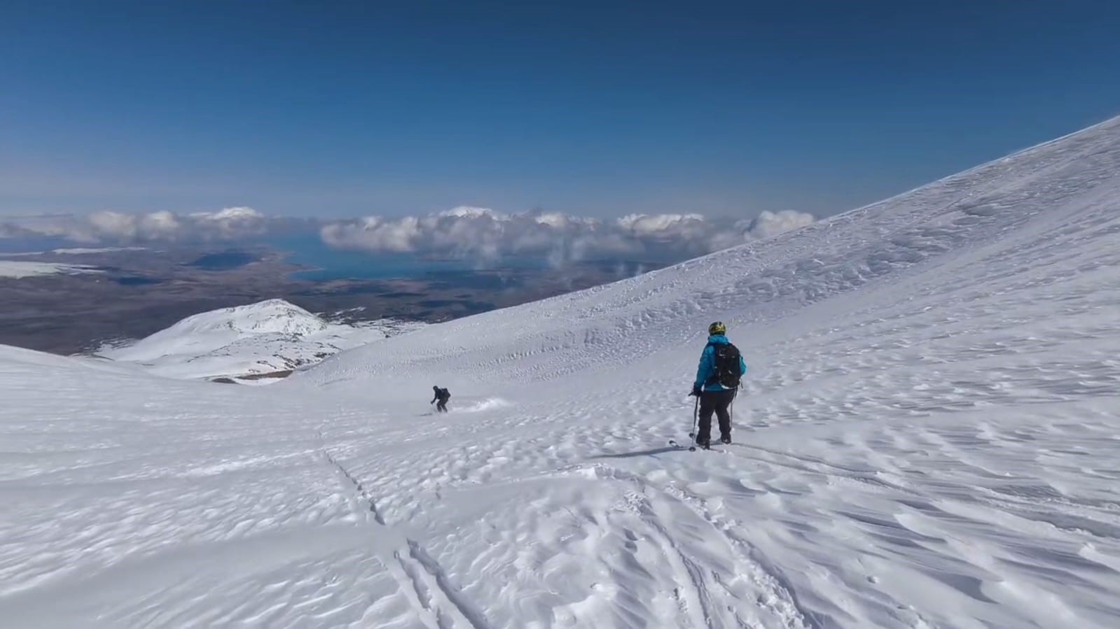 Polonyalı dağcılar S&uuml;phan Dağı&rsquo;ndan kayakla indi
