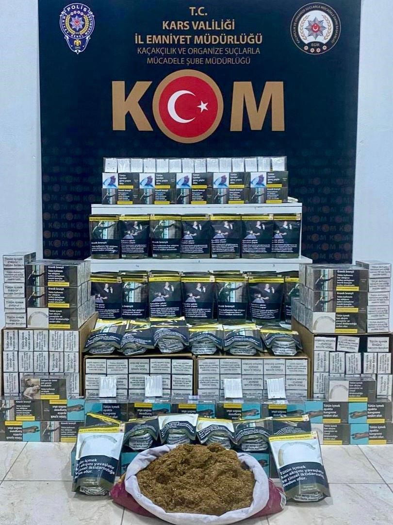 Kars&rsquo;ta ka&ccedil;ak&ccedil;ılık operasyonu: Binlerce makaron ve kilolarca t&uuml;t&uuml;n ele ge&ccedil;irildi
