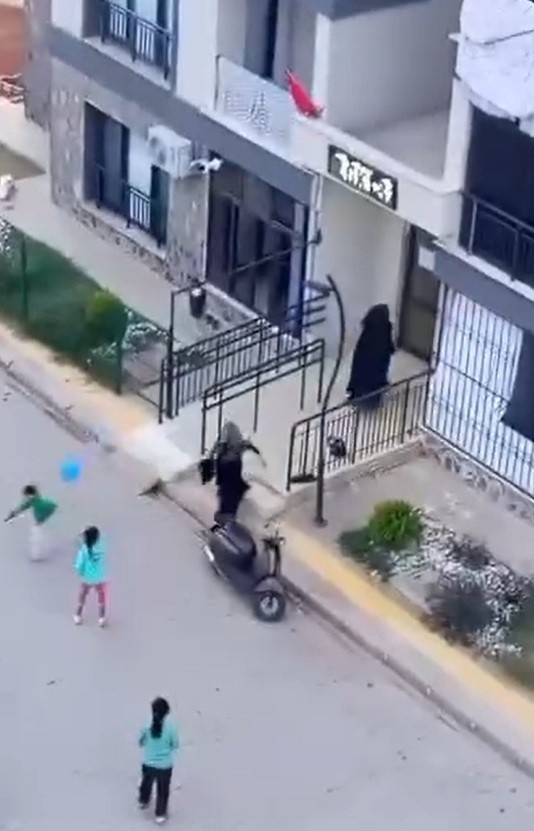 6 yaşındaki &ccedil;ocuğu bı&ccedil;akla yaralayan hademe tahliye oldu
