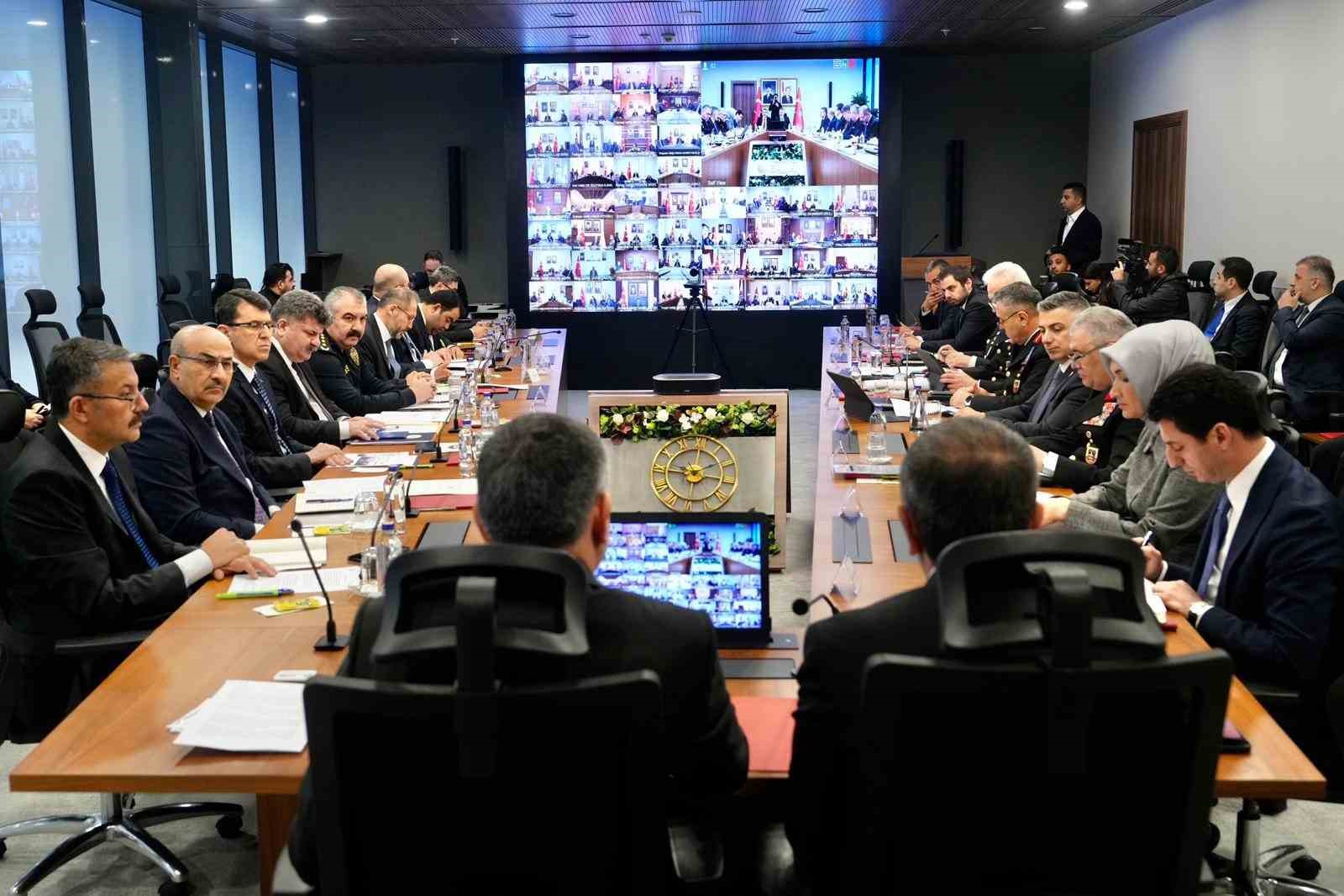 İki bakandan 81 il valisi ve il milli eğitim m&uuml;d&uuml;r&uuml; ile toplantı
