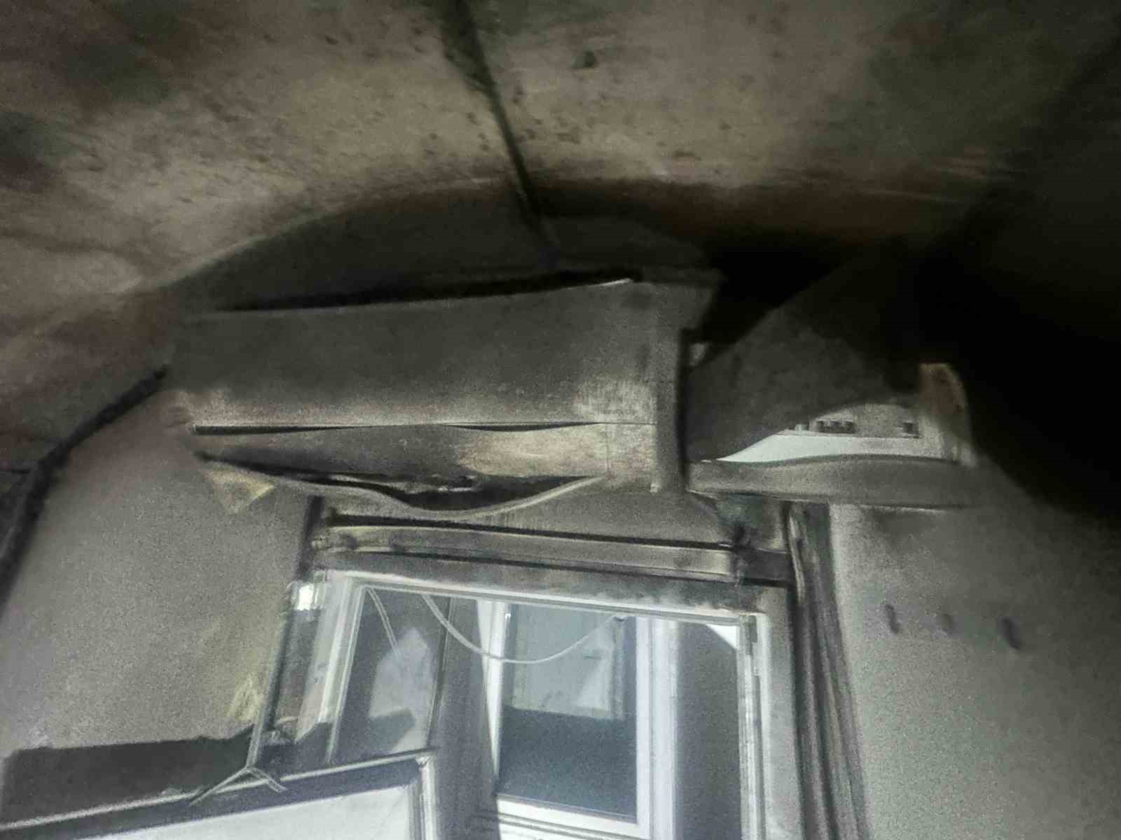 İskenderun’da konteyner yangınında 2 kişi dumandan etkilendi