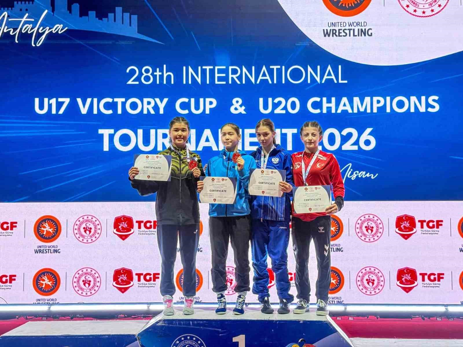 Afyonkarahisarlı sporcular g&uuml;reş de milli takımı temsil etti
