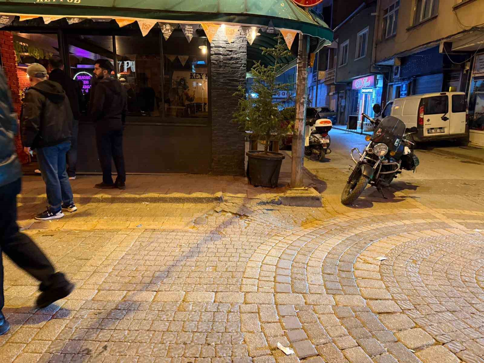 İki grup arasındaki kavgada 1 kişi bı&ccedil;aklandı, 4 kişi darp edildi
