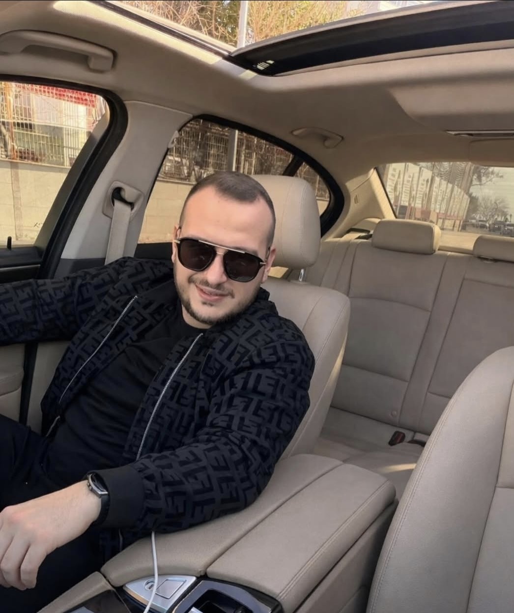 Antalya&rsquo;da kontrolden &ccedil;ıkan l&uuml;ks otomobil duvara &ccedil;arptı: 1 &ouml;l&uuml;
