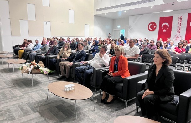 Mersin Şehir Hastanesinde sağlık okuryazarlığı paneli d&uuml;zenlendi
