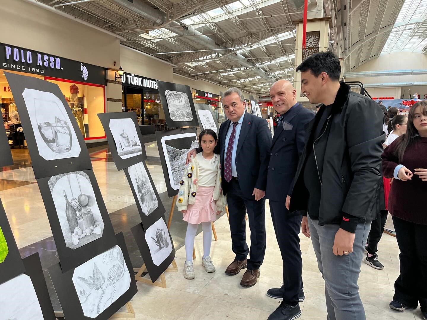 Kaymakam Öztürk sergi açılışına katıldı