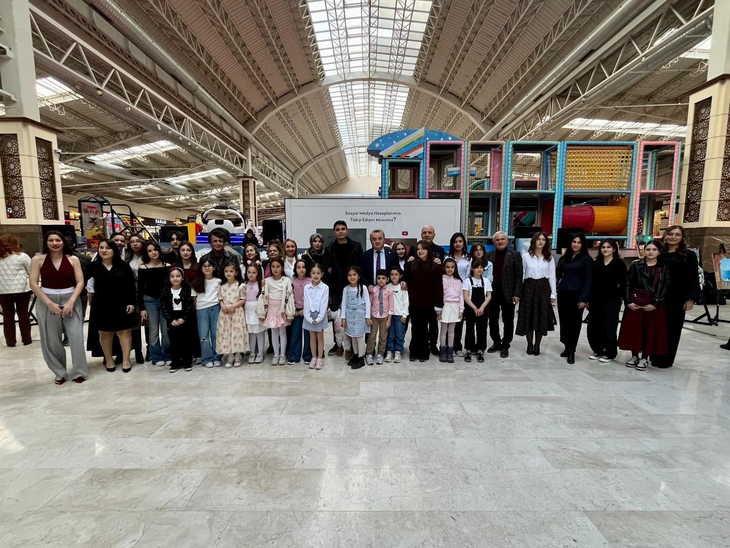 Kaymakam &Ouml;zt&uuml;rk sergi a&ccedil;ılışına katıldı
