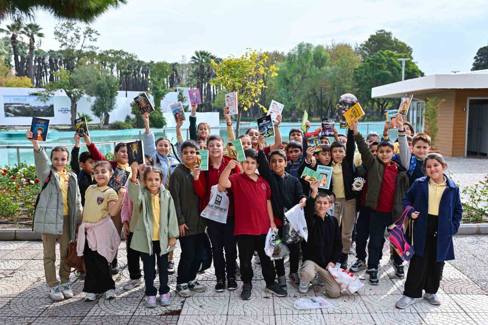 K&uuml;lt&uuml;rpark&rsquo;ta b&uuml;y&uuml;k buluşma: İZKİTAP başlıyor
