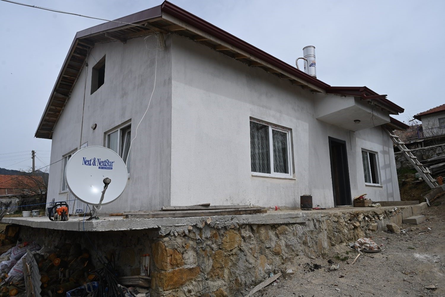 Isparta Belediyesi’nden evi yanan aileye yeni ev