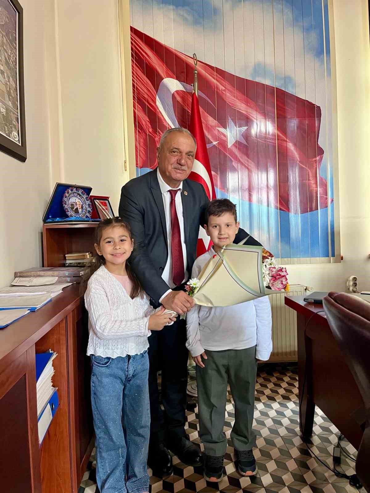 Başkan Yıldırımkaya &ouml;ğrencileri makamında ağırladı
