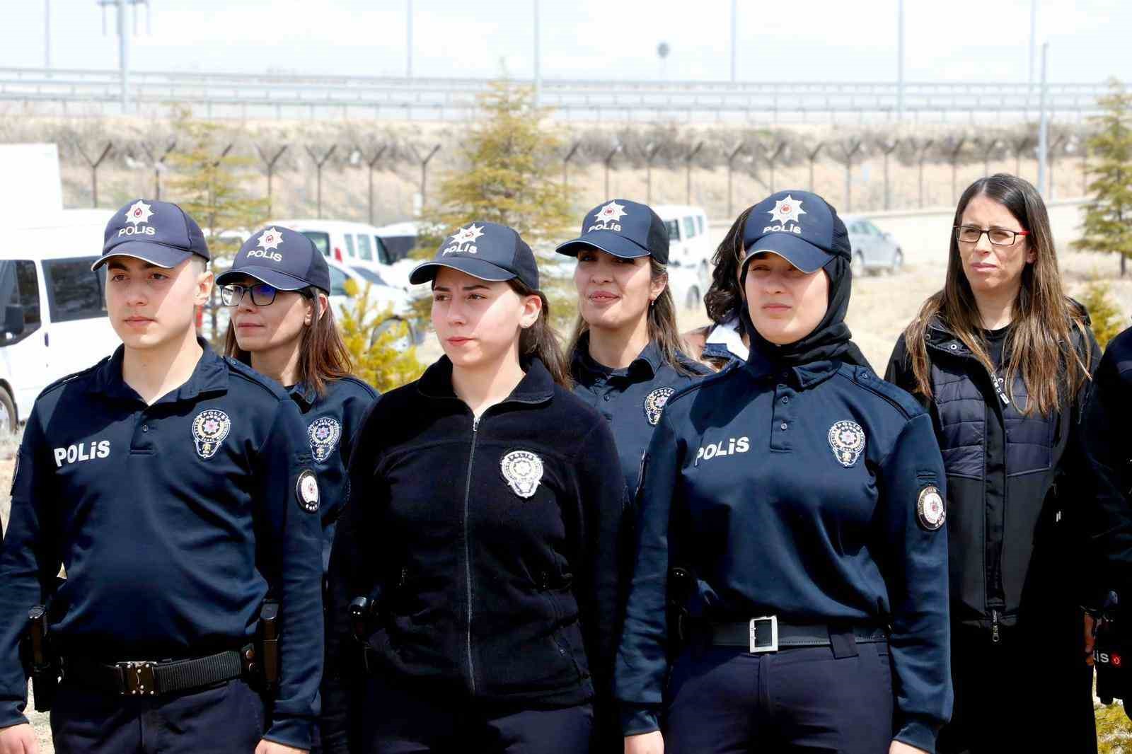 Polis Okulu Yerleşkesinde fidanlar toprakla buluşturuldu