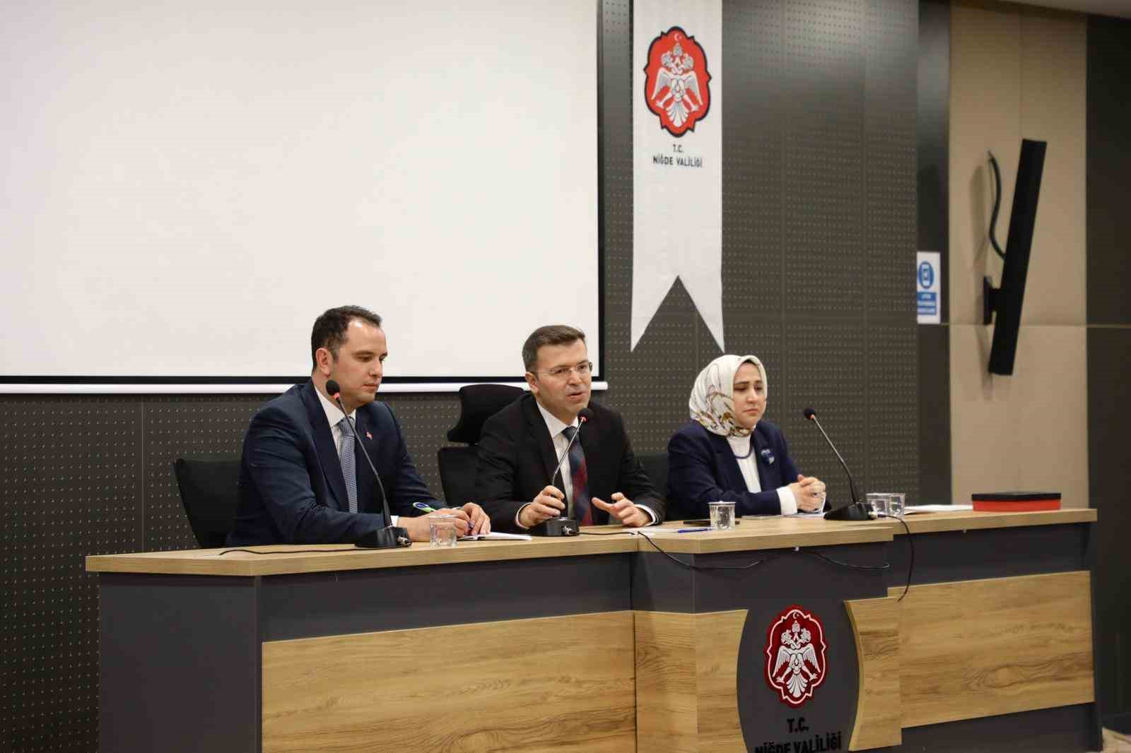 T&Uuml;BİTAK başarısı g&ouml;steren &ouml;ğrencilere valilikten hediye
