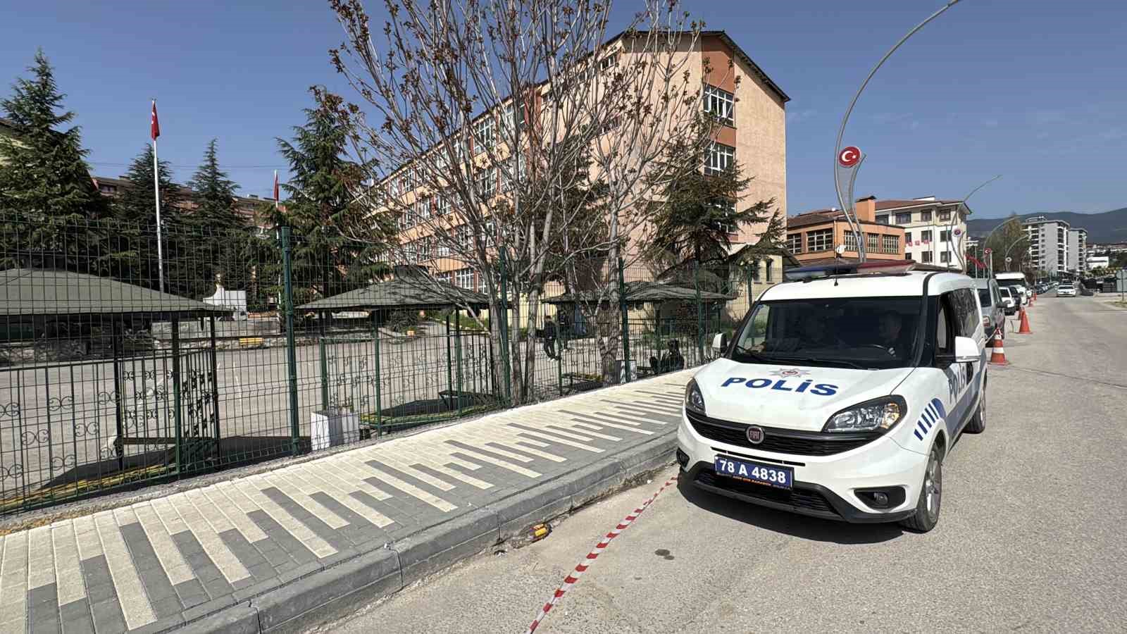 Karab&uuml;k&rsquo;teki okullarda polislerin g&uuml;venlik seferberliği başladı
