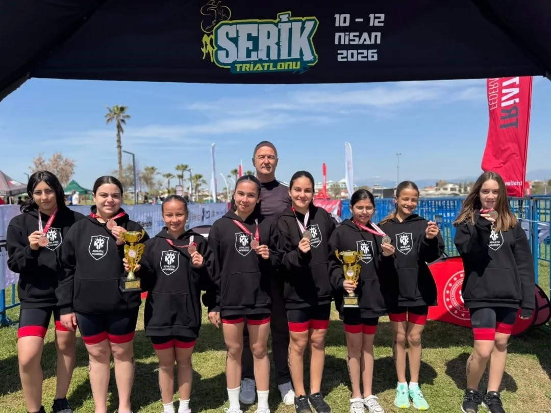 Nazillili &ouml;ğrenciler T&uuml;rkiye finallerinde k&uuml;rs&uuml;ye &ccedil;ıktı
