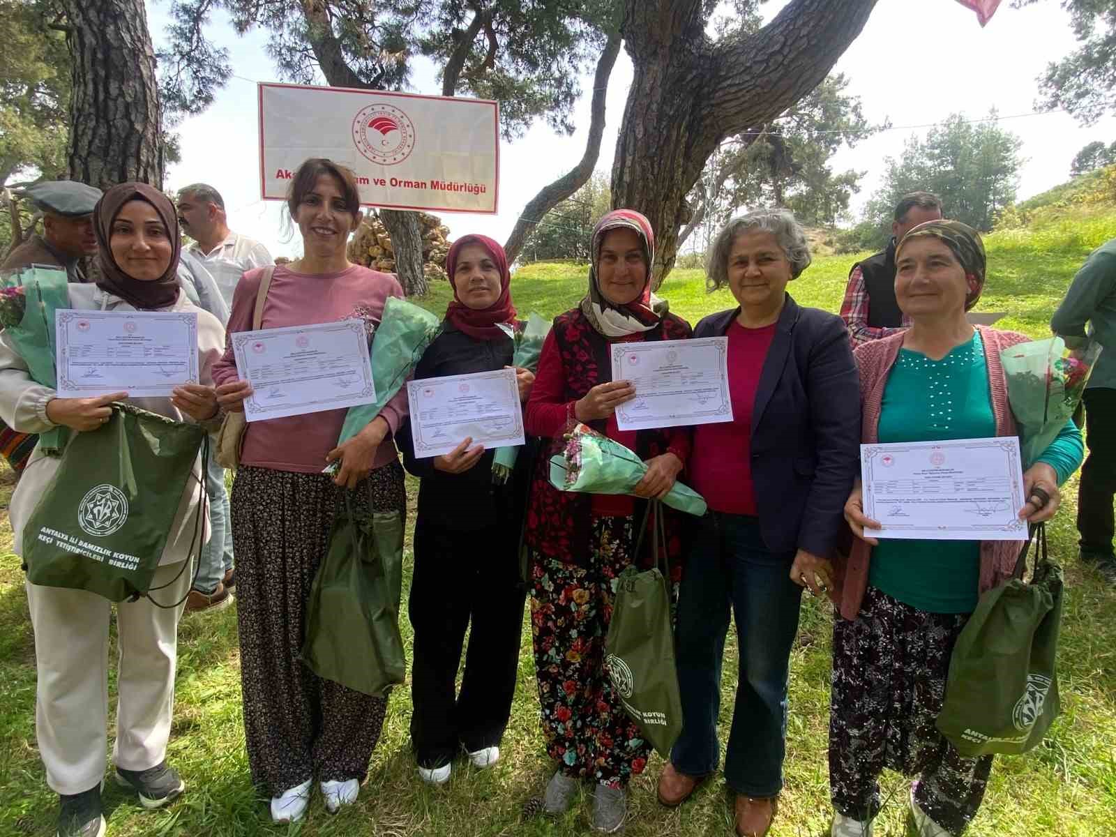 Aksu&rsquo;da 19&rsquo;u kadın 47 kursiyere "S&uuml;r&uuml; Y&ouml;netimi Elemanı" sertifikası verildi
