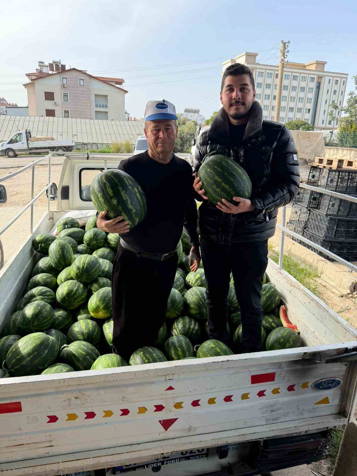Antalya’da sezonun ilk karpuz hasadı yapıldı