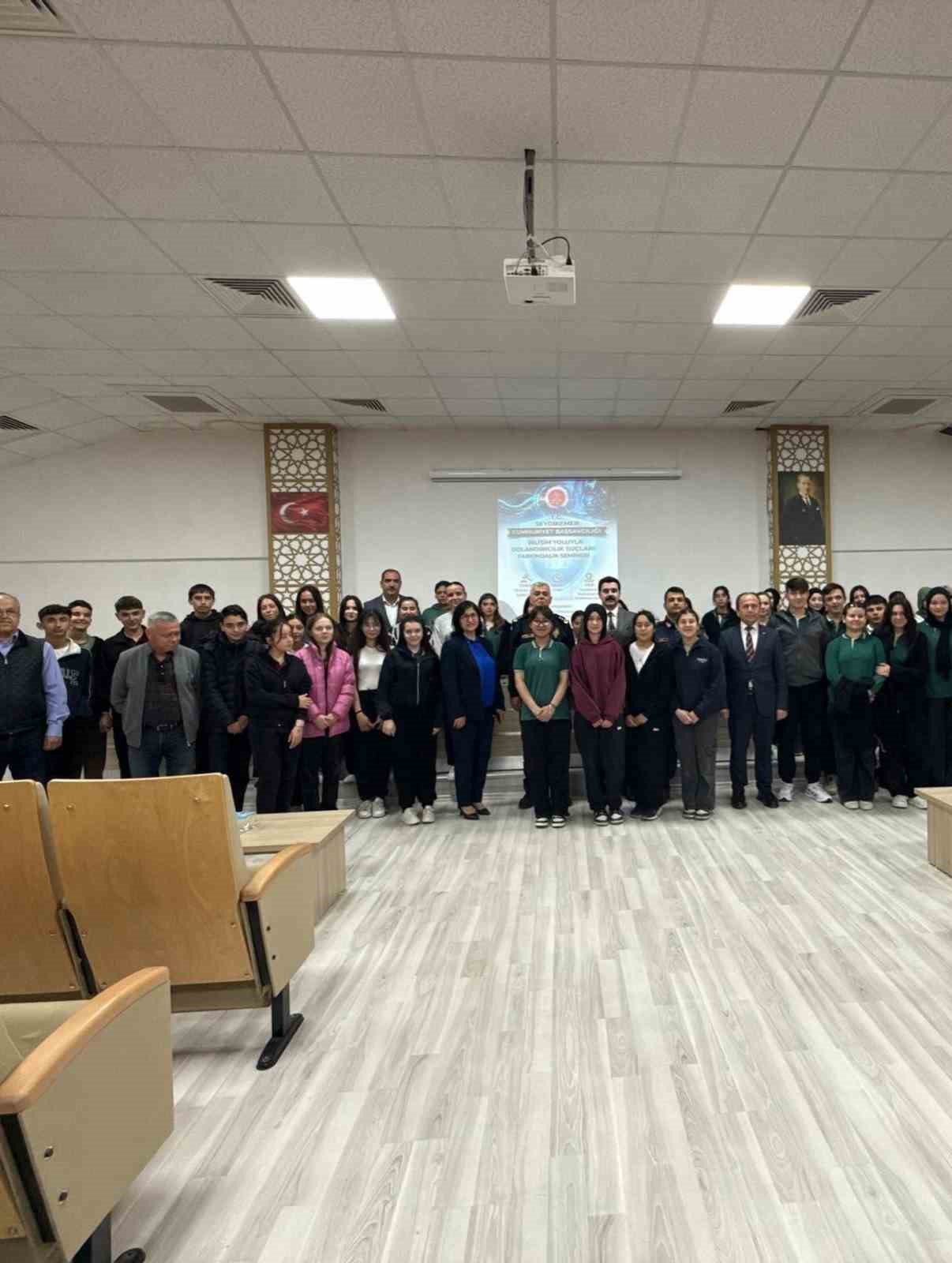 Seydikemer’de öğrencilere siber güvenlik semineri