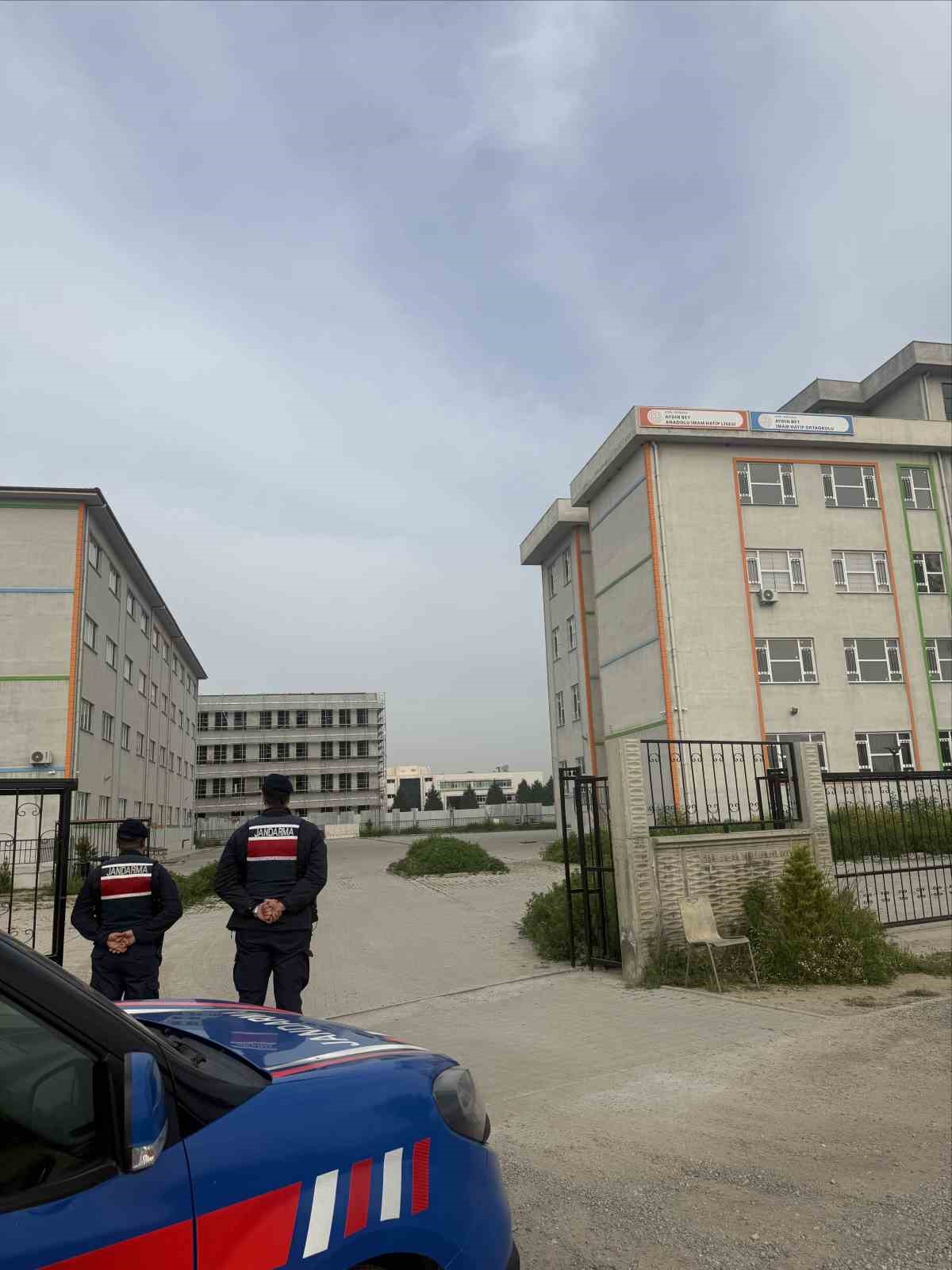 Aydın&rsquo;da jandarma ekipleri okul &ouml;nlerindeki g&uuml;venlik tedbirlerini arttırdı
