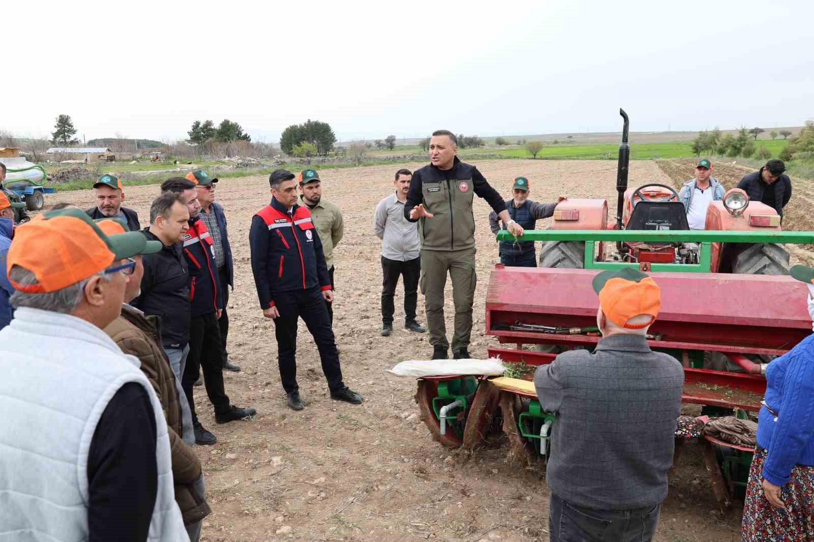 Dinar&rsquo;da &lsquo;Kekik Yetiştiriciliği Projesi&rsquo; devam ediyor
