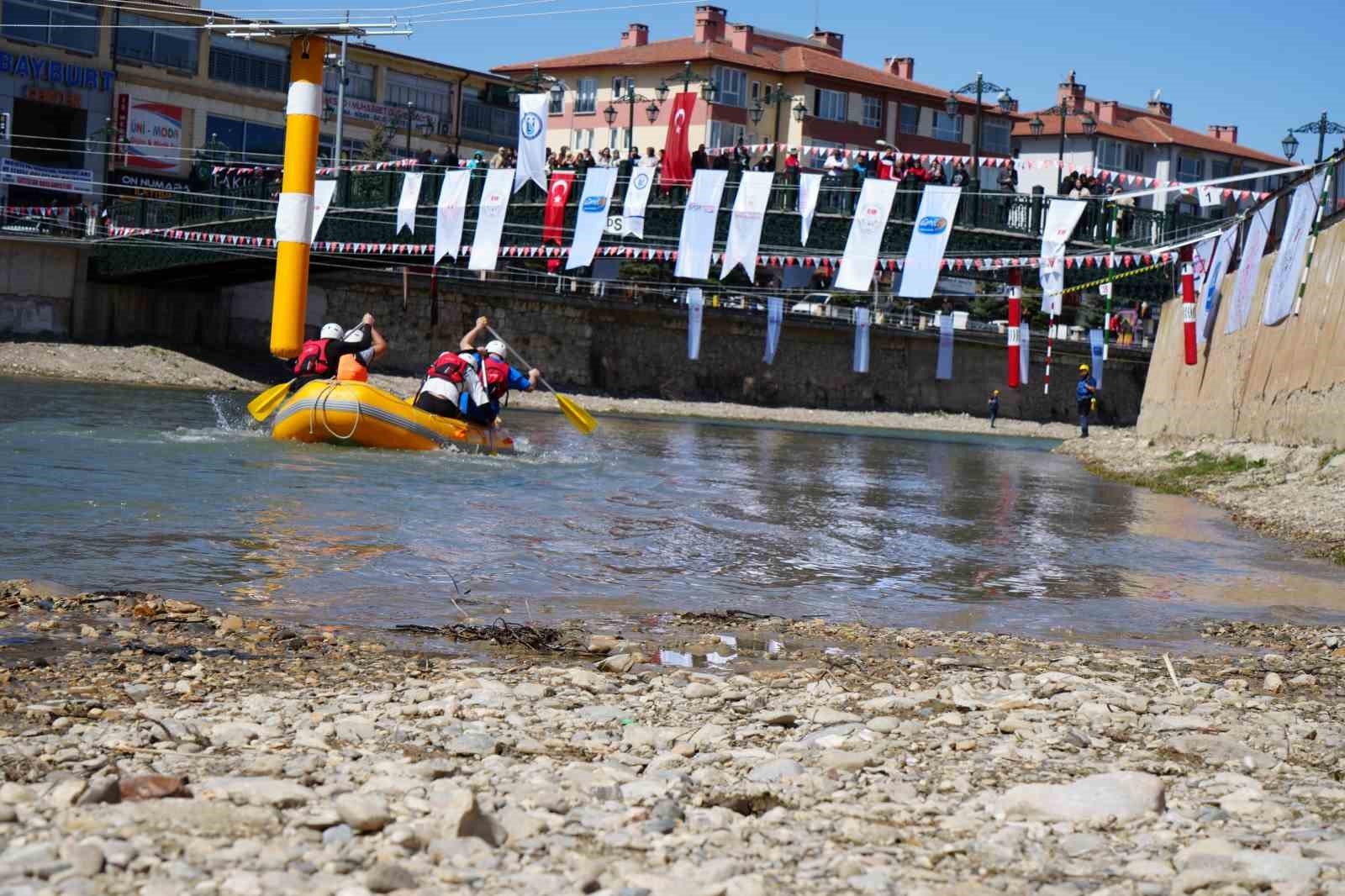 Bayburt&rsquo;ta &rsquo;&Uuml;niversiteler Arası Rafting T&uuml;rkiye Şampiyonası&rsquo; başladı
