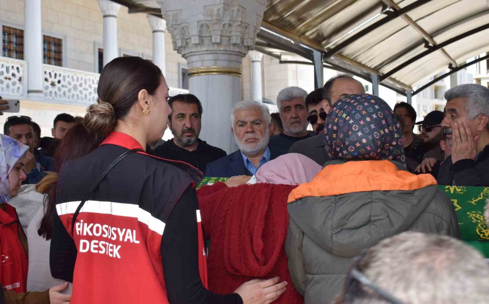 Okul saldırısında hayatını kaybeden Furkan son yolculuğuna uğurlandı
