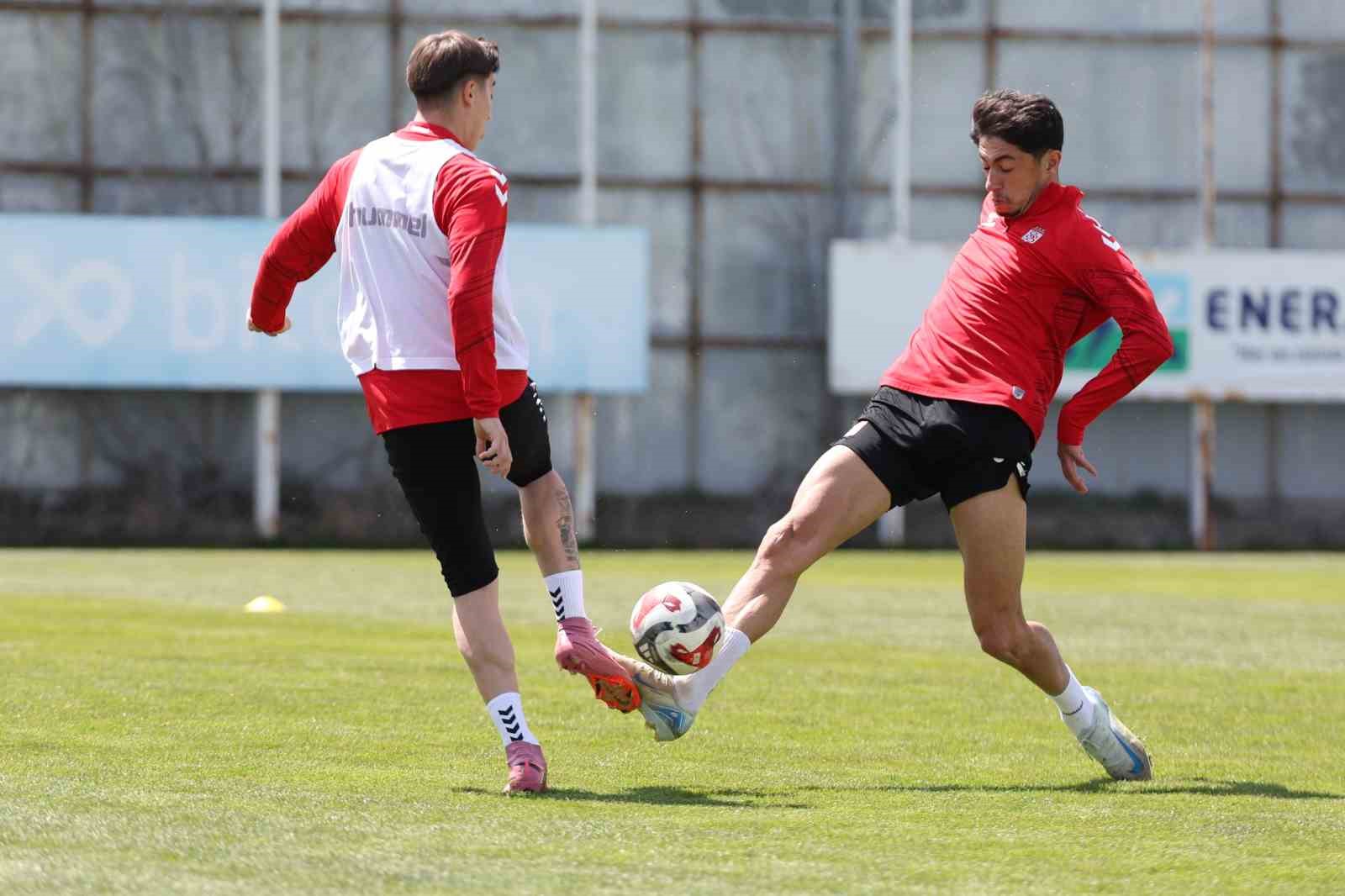 Sivasspor’da Rey Manaj idmanlara başladı