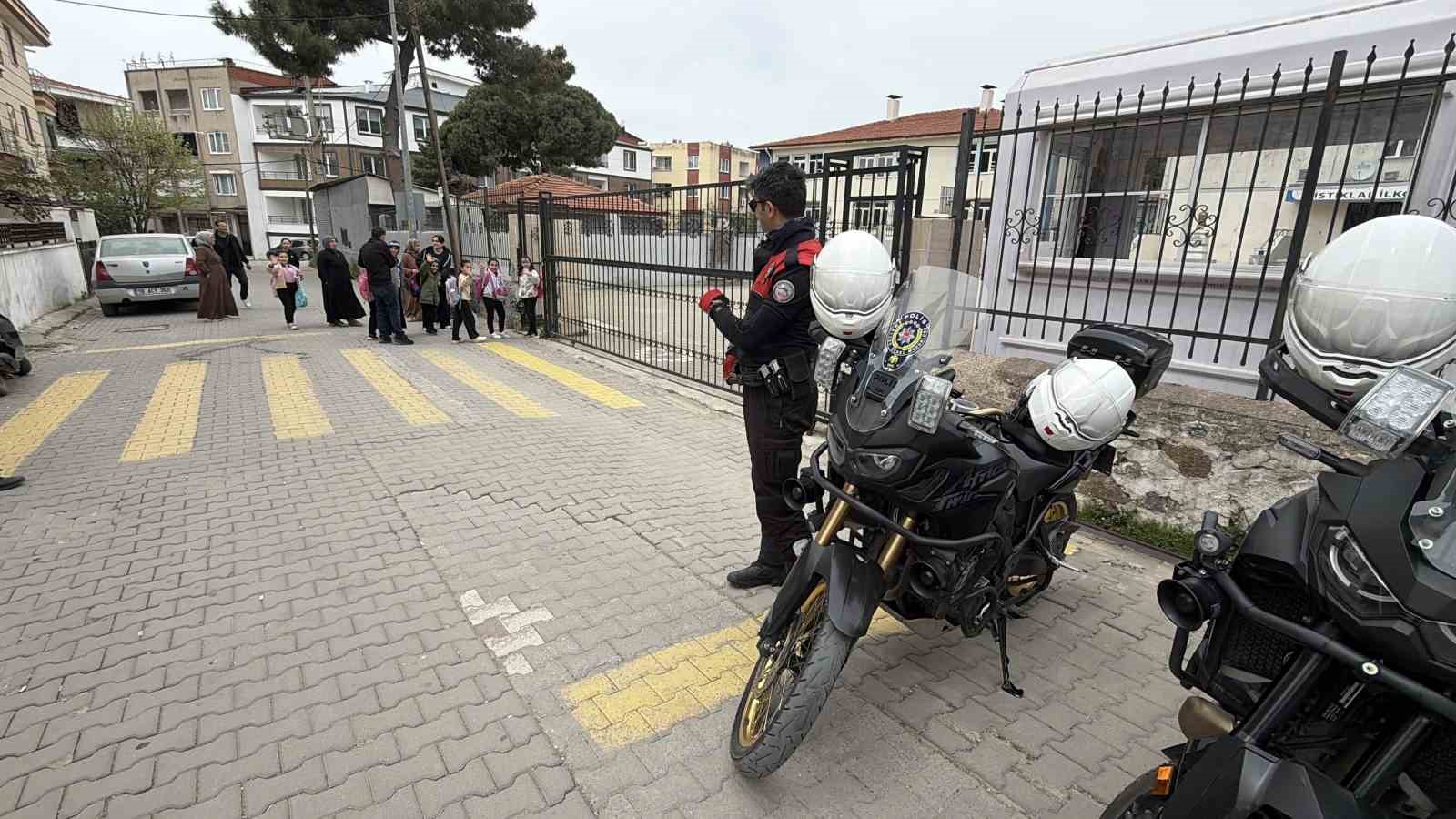 Okullarda huzurun ve güvenliğin sağlanması için ekipler görev başında