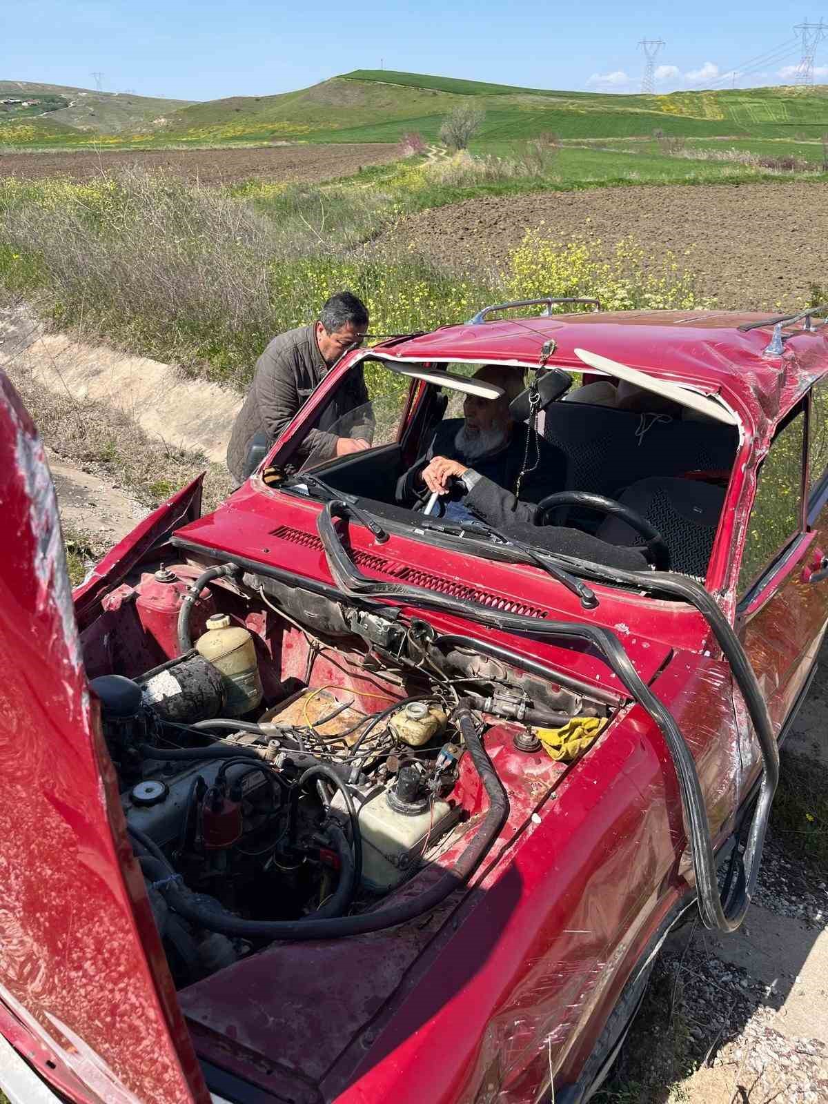 Çorum’da iki otomobil çarpıştı: 3 yaralı