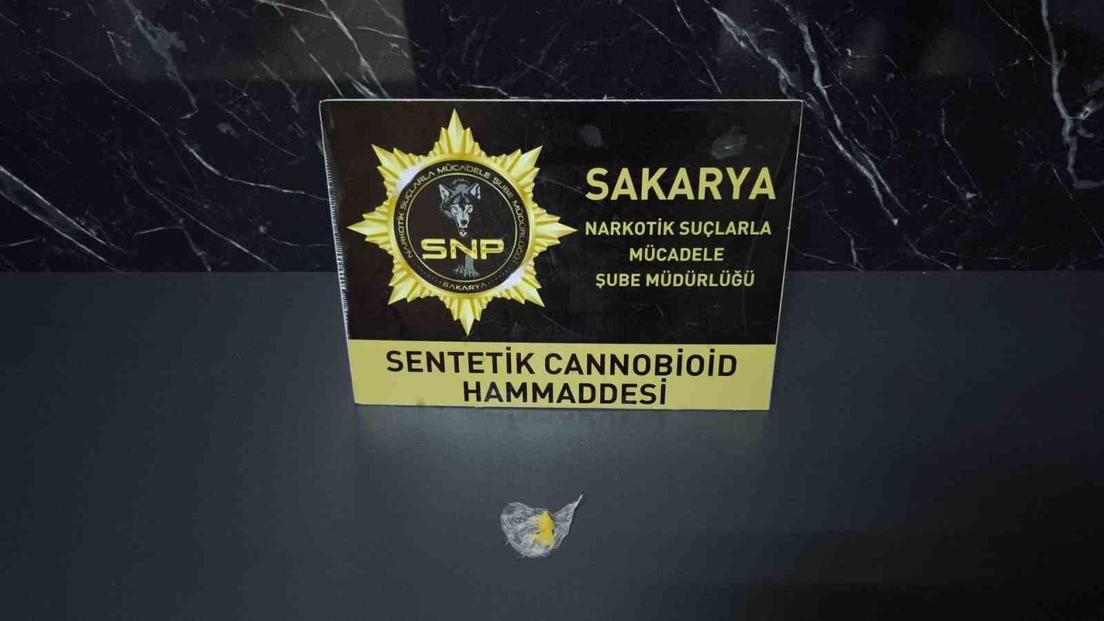 Polisten iki il&ccedil;ede uyuşturucu operasyonu: 3 tutuklama
