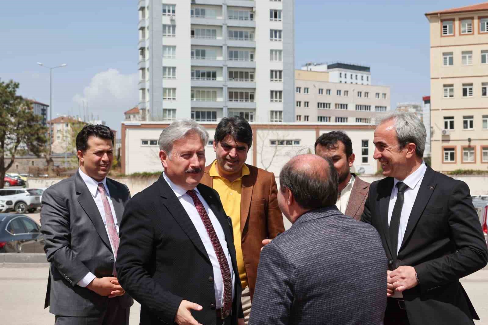 Başkan Palancıoğlu: "G&uuml;l&uuml;k Mahallesi&rsquo;nde hummalı &ccedil;alışmalar yapılıyor"
