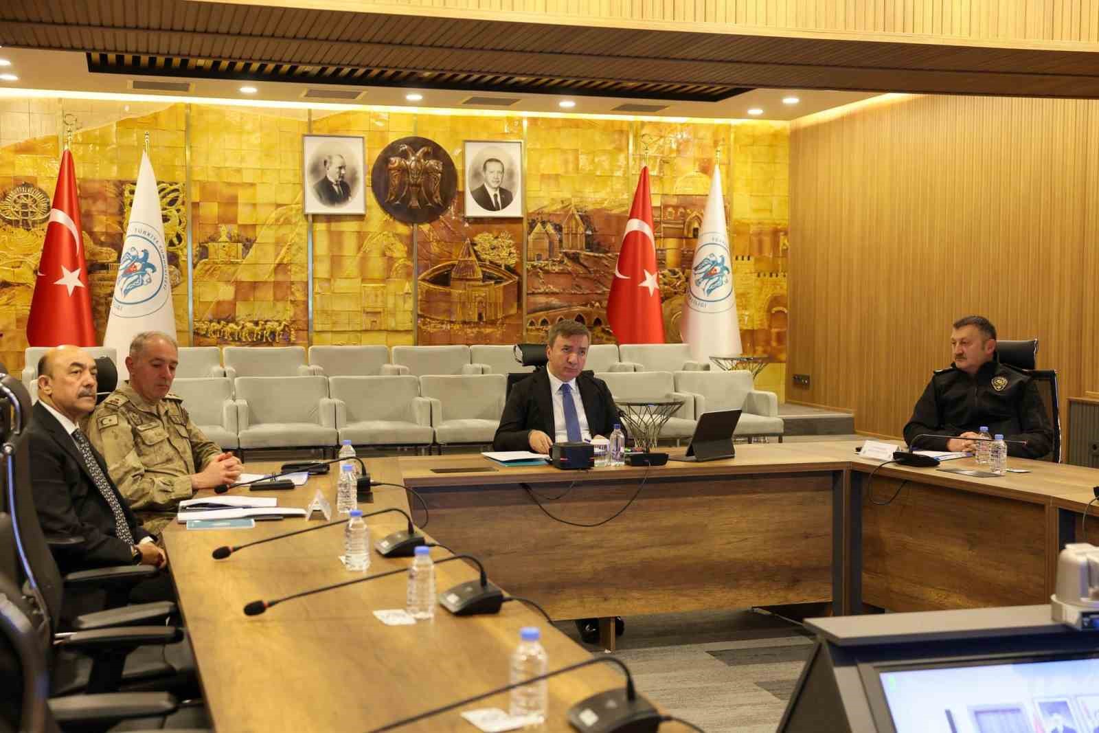 81 il valisinin katılımıyla okul g&uuml;venliği toplantısı yapıldı
