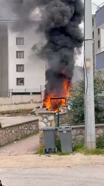 Depoda çıkan yangında tüp bomba gibi patladı