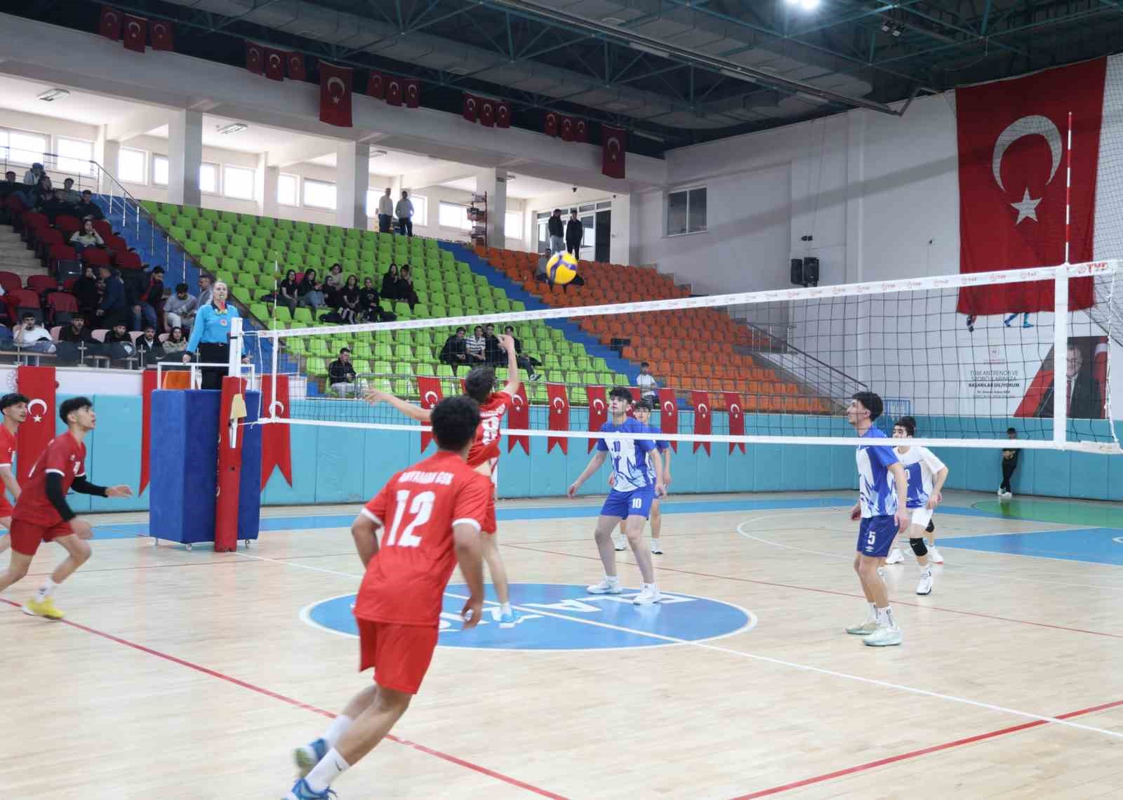 Elazığ’da genç erkekler voleybol grup birinciliği heyecanı başladı