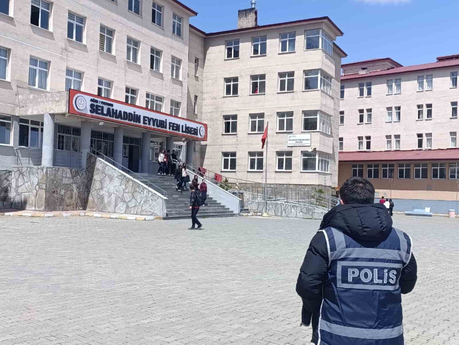 Patnos’ta okullarda güvenlik alarmı