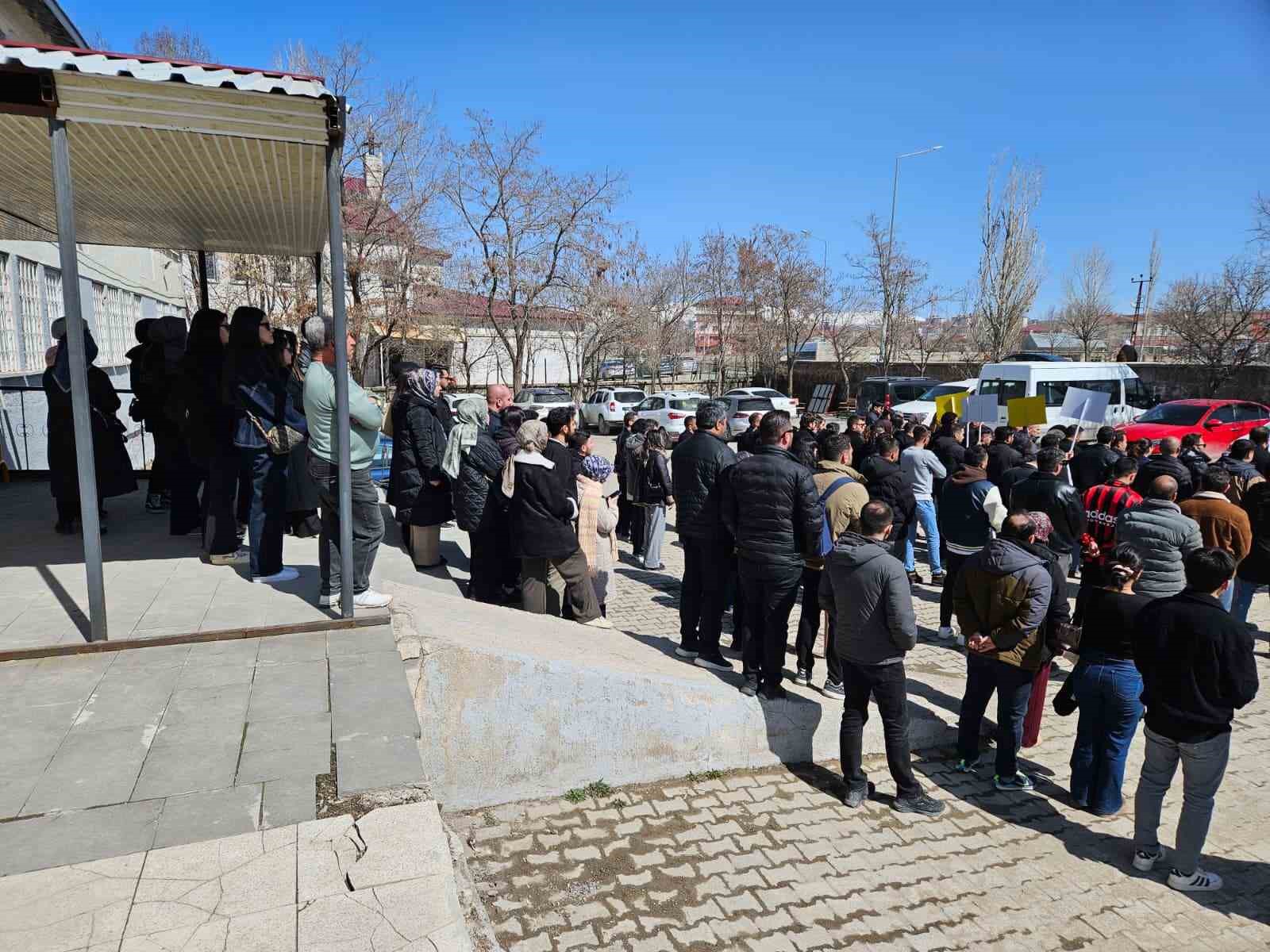 Diyadin&rsquo;de şiddete protestosu
