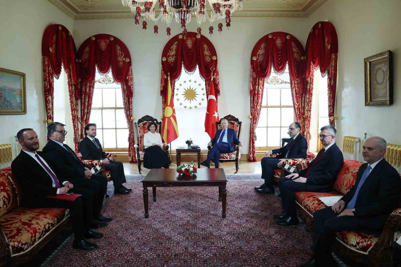 Cumhurbaşkanı Erdoğan, Kuzey Makedonya Cumhurbaşkanı Davkova ile g&ouml;r&uuml;şt&uuml;
