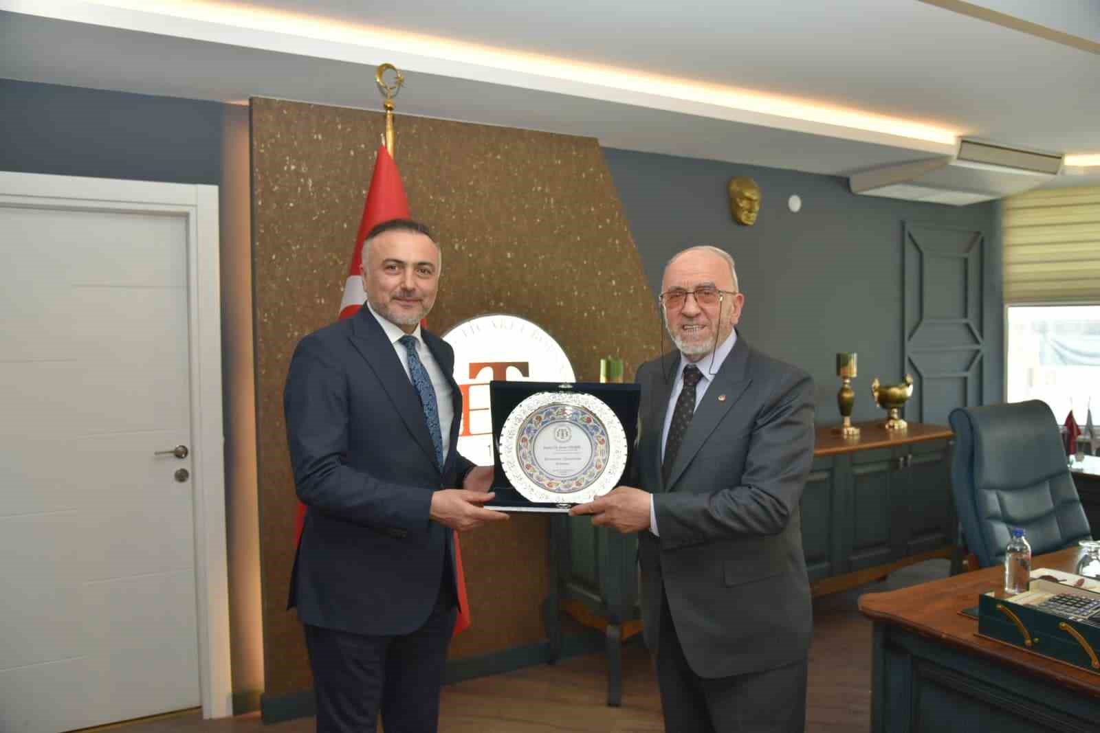 Gıda ve Kontrol Genel M&uuml;d&uuml;r&uuml; Dilber, Başkan Dumandağ ile bir araya geldi
