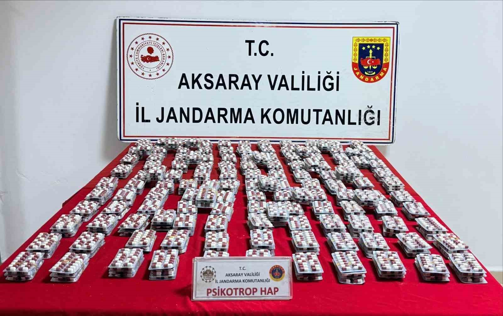 Aksaray&rsquo;da &ccedil;uval i&ccedil;ine gizlenmiş 11 bin adet uyuşturucu hap ele ge&ccedil;irildi: 3 tutuklama
