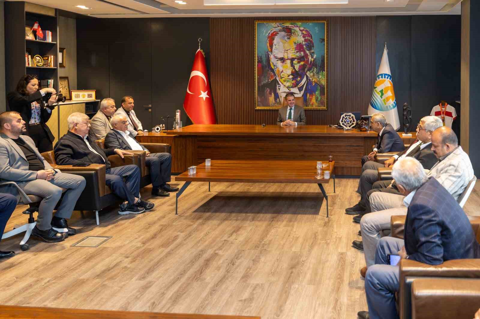 Mezitli’de esnafla belediye el ele ekonomi için buluştu