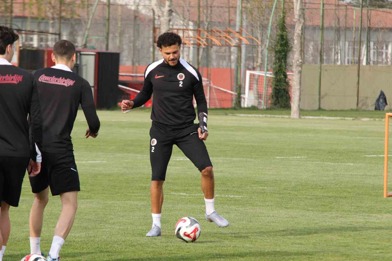 Gen&ccedil;lerbirliği, Galatasaray ma&ccedil;ının hazırlıklarını s&uuml;rd&uuml;rd&uuml;
