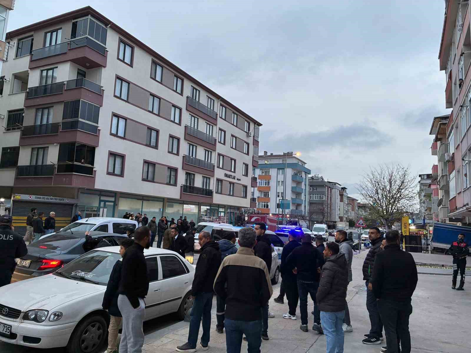 Balkondan pompalı t&uuml;fekle husumetlisini vurdu
