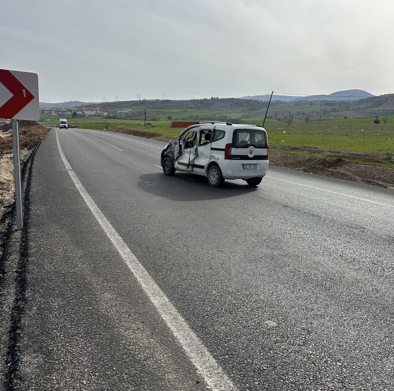 Kontrolden çıkan kamyonet karşı şeride geçerek ticari araçla çarpıştı: 1 yaralı