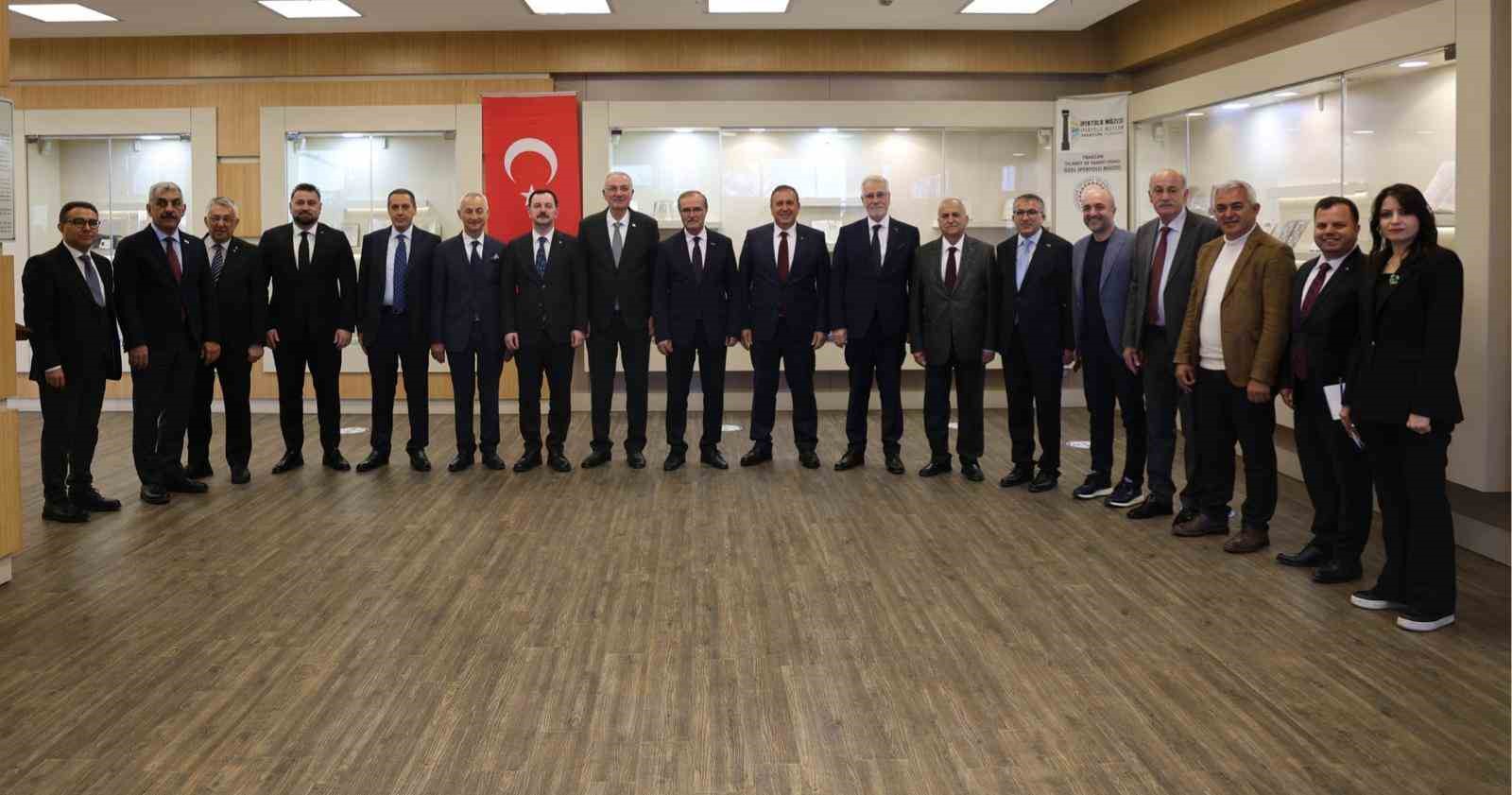 Başkan Memet Aslan OSB&Uuml;K zirvesi i&ccedil;in Trabzon&rsquo;da
