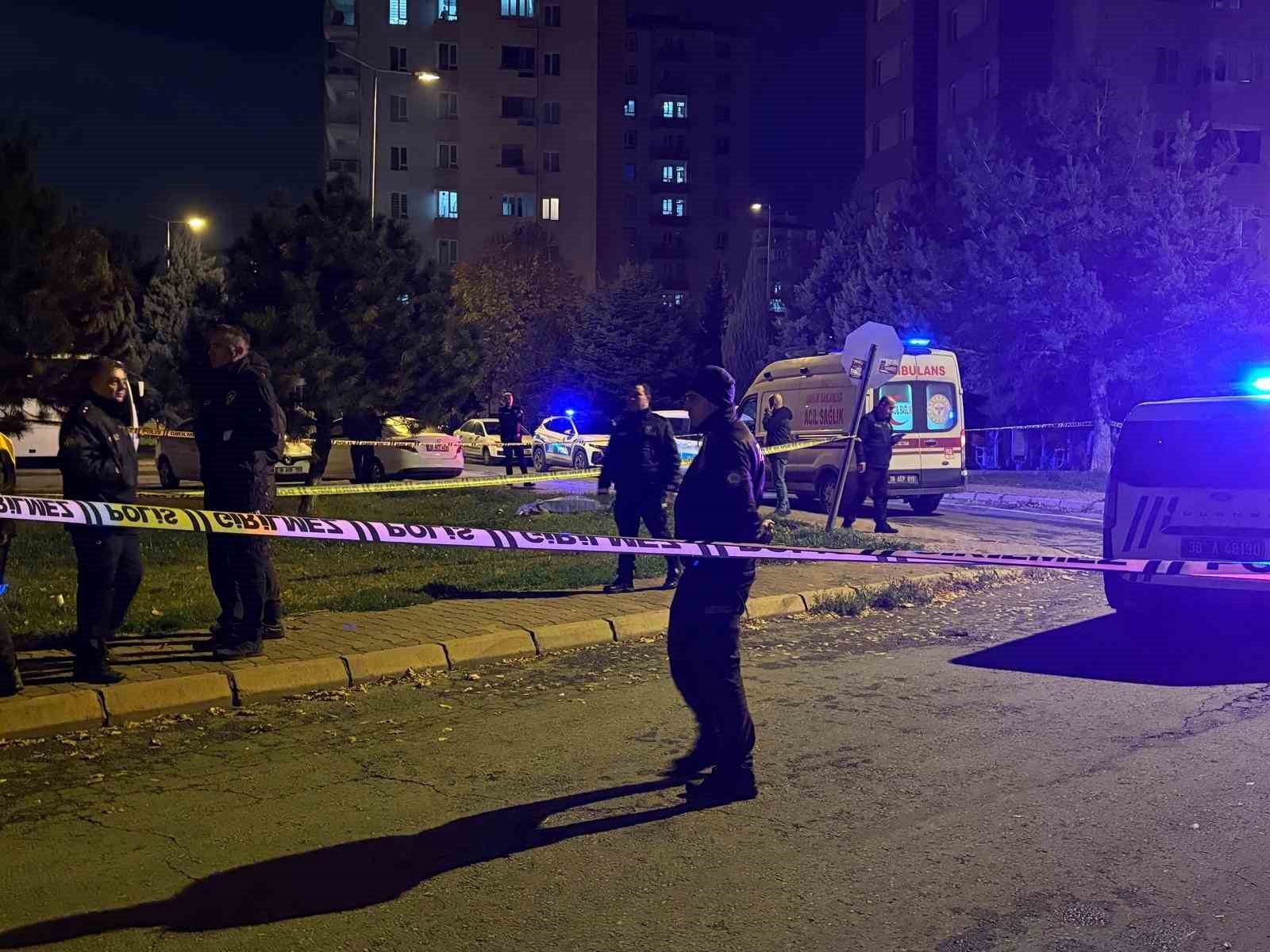 Sokak ortasında eşini öldüren sanık için ağırlaştırılmış müebbet talebi