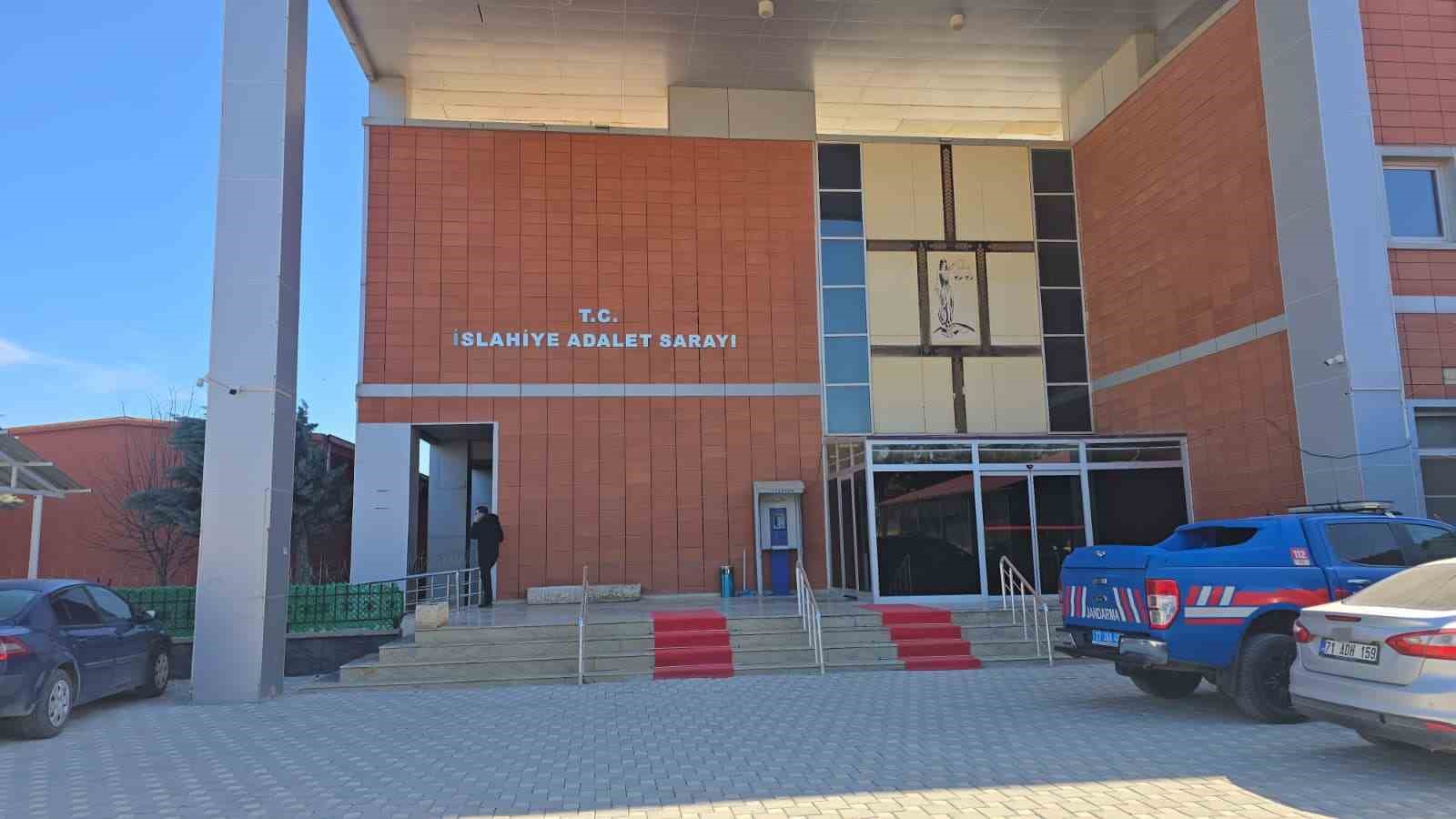 "Okullar değil yargı makamları hedef alınmalı" diyen şahıs tutuklandı
